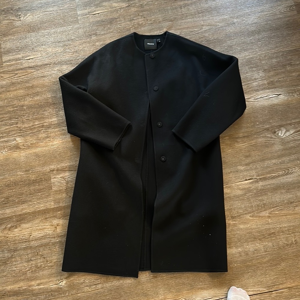 Theory Wool Coat. Never worn. Size P